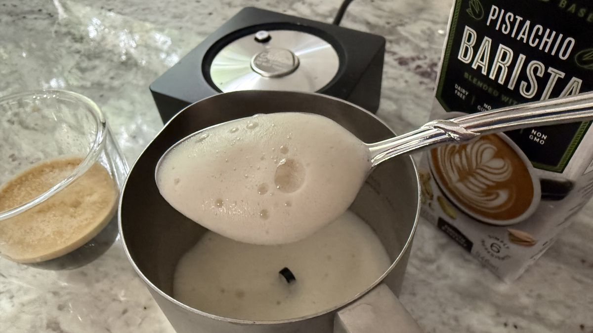 Terra Kaffe Aero مع حليب نباتي