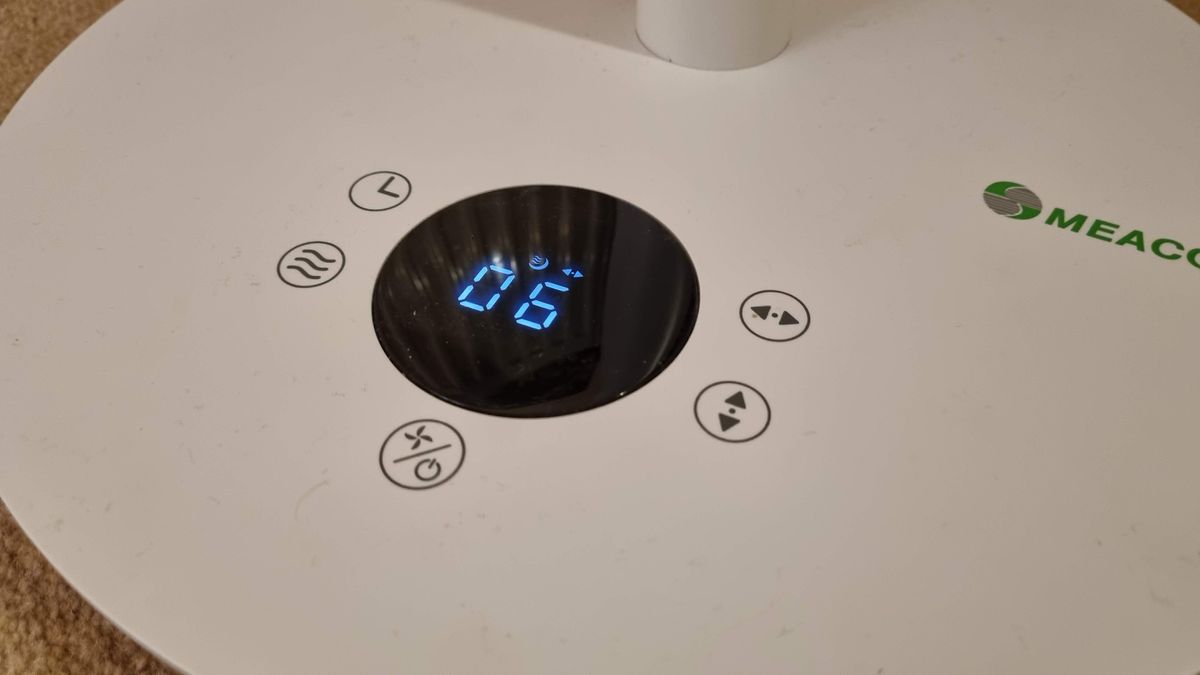 مروحة Meaco 1056P في غرفة النوم