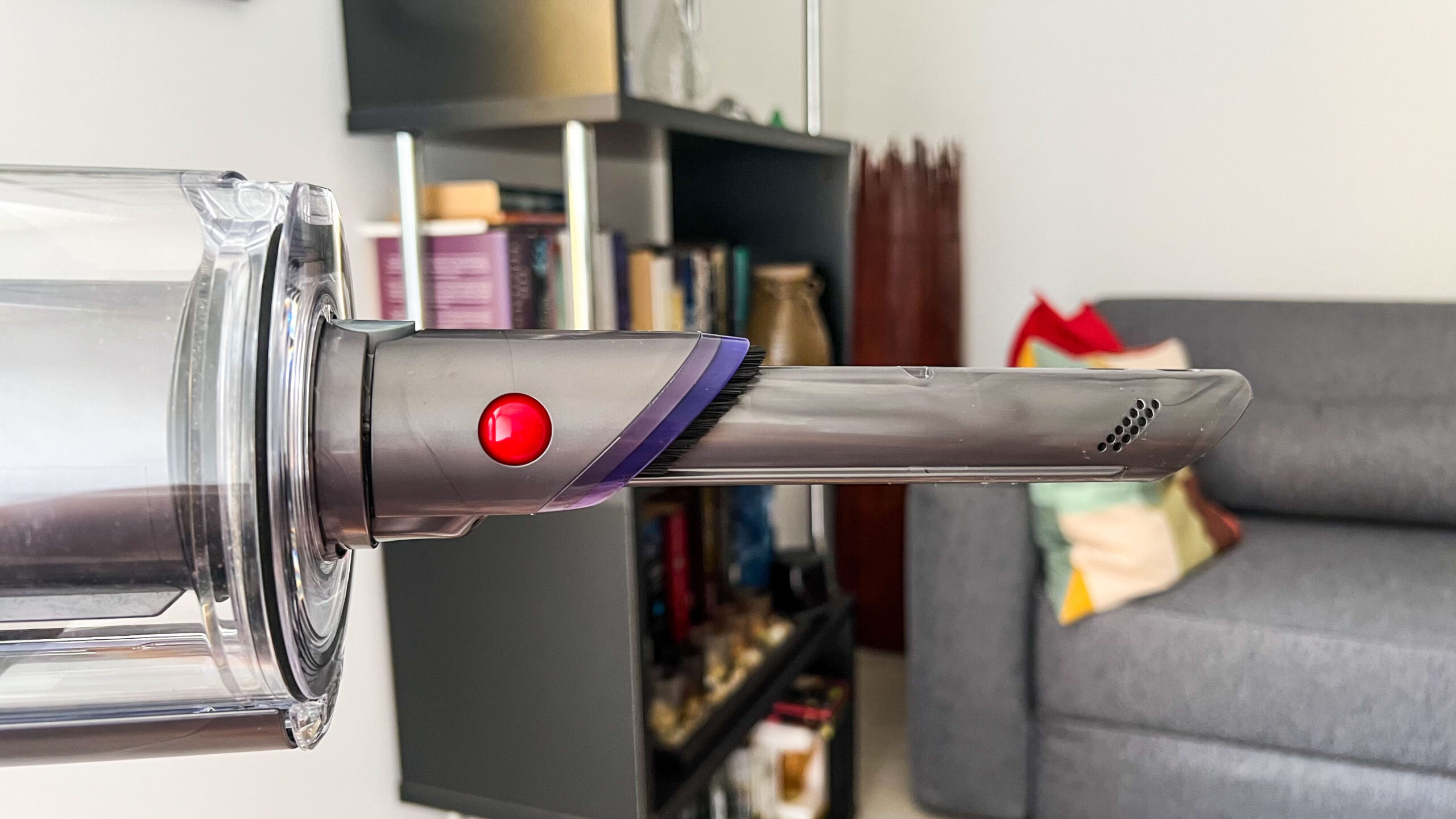 أداة الشقوق الجديدة الأرفع والمدمجة في مكنسة Dyson Gen5 Detect