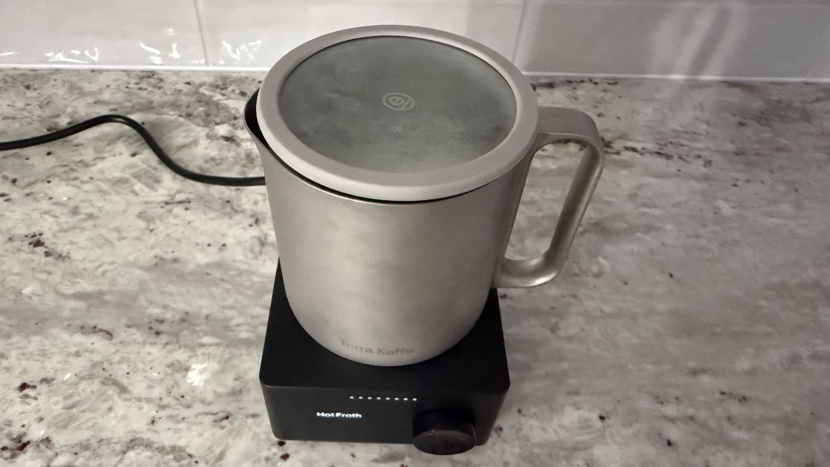 إعداد الرغوة الساخنة في Terra Kaffe Aero