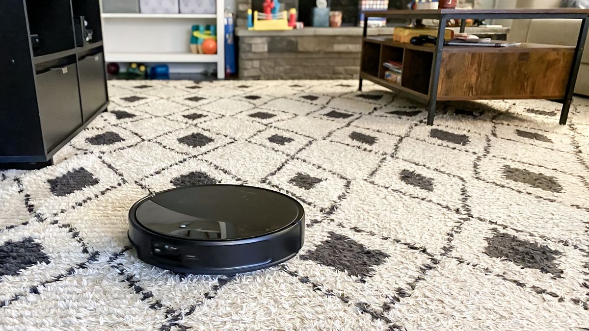 مكنسة Roborock Saros 20 الروبوتية في شقة