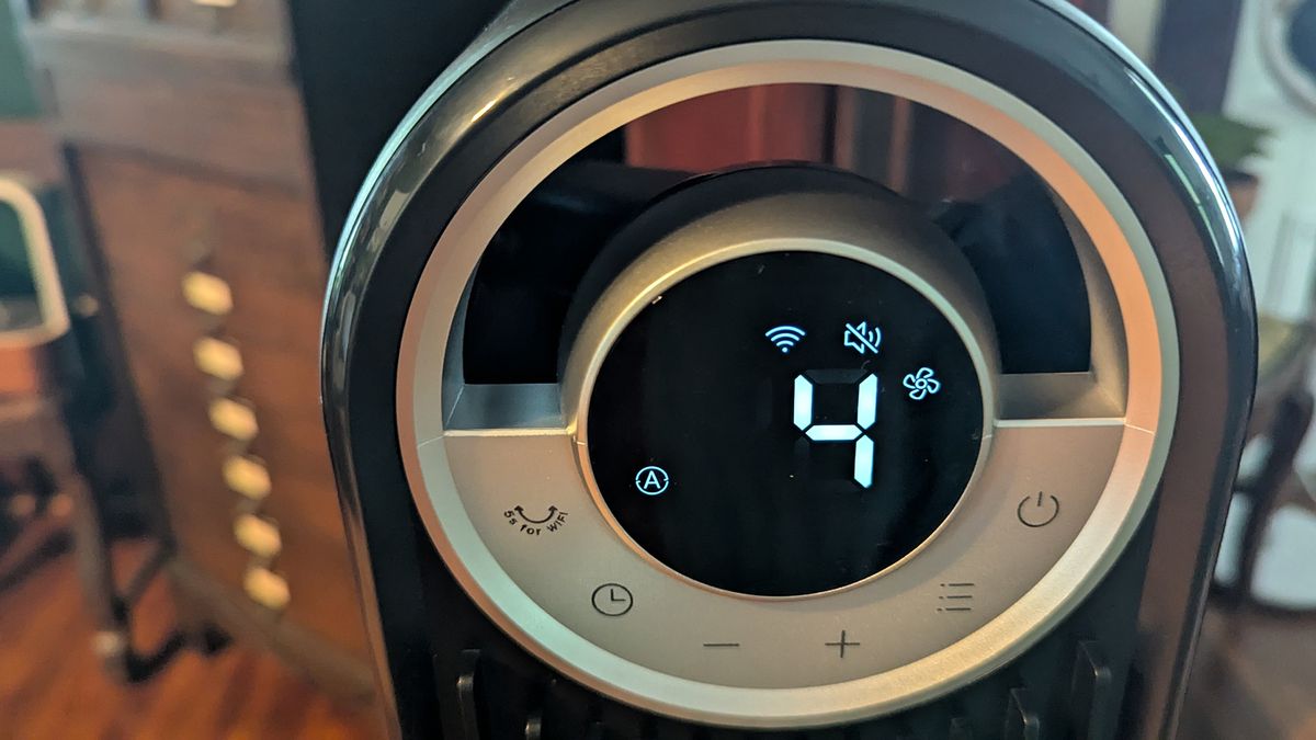 مروحة Dreo Smart Tower Fan 519S في منزل المراجع
