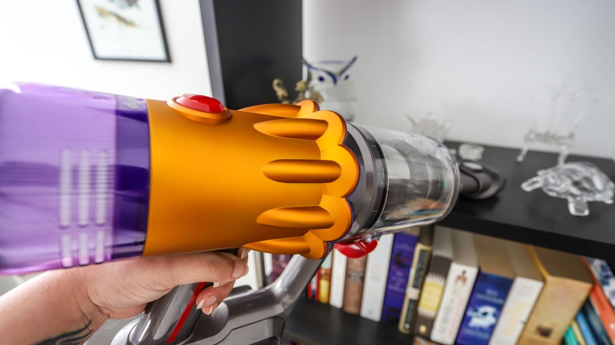 Seitenansicht des Dyson V12 Detect Slim (manuelle Bedienung)