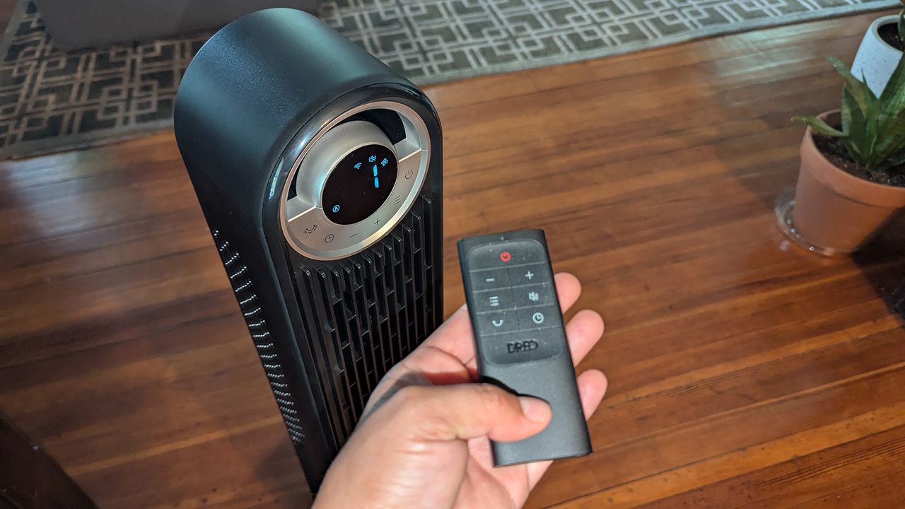 مروحة Dreo Smart Tower Fan 519S في منزل المراجع