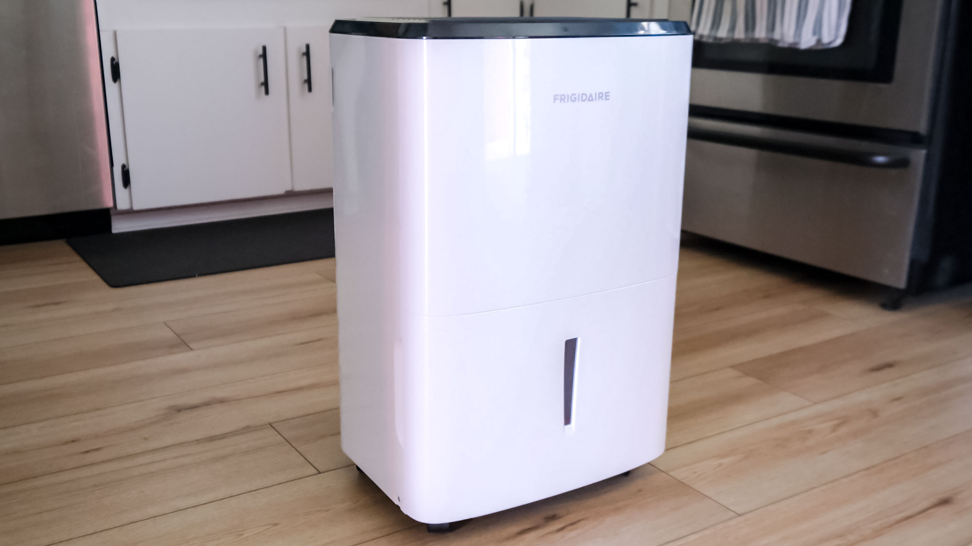 تصميم مزيل الرطوبة Frigidaire 50 Pint