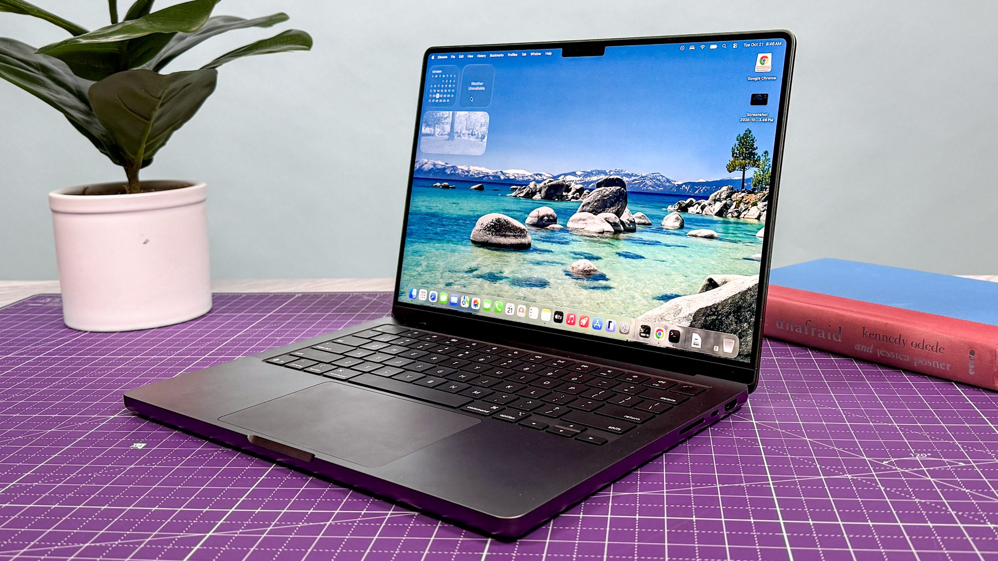 توقعات حول جهاز M6 MacBook Pro: هل يتخلى عن التحديثات الكبرى؟ نظرة على التسريبات حول غياب شاشة OLED وإعادة التصميم المحتملة، وما نعرفه حتى الآن | Tom's Guide