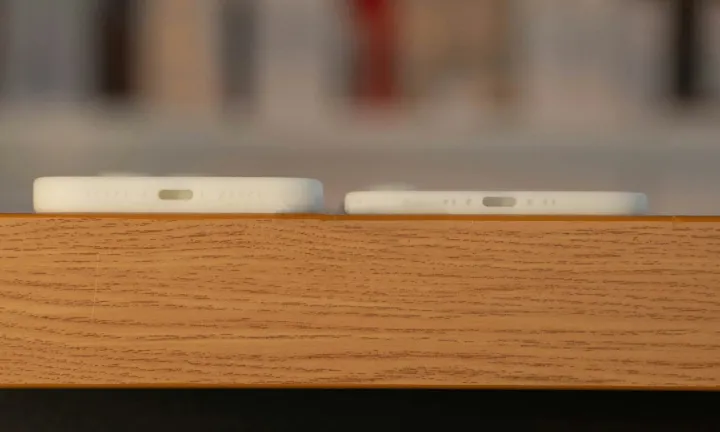 Apple iPhone 17 Air vs iPhone 17 Pro dummy case leak