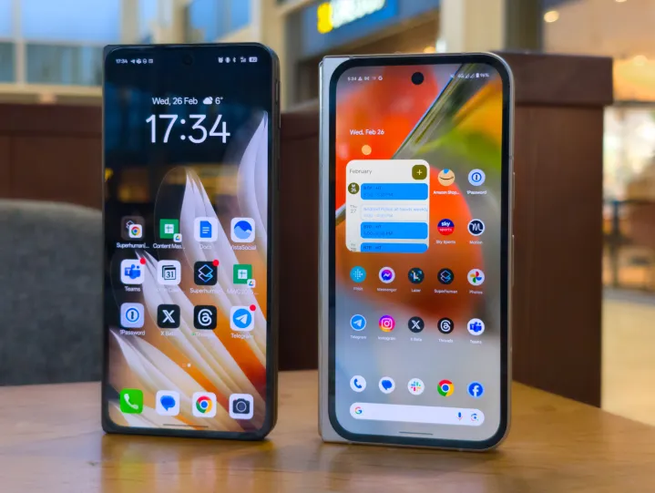 Front displays on the Oppo Find N5 and Google Pixel 9 Pro