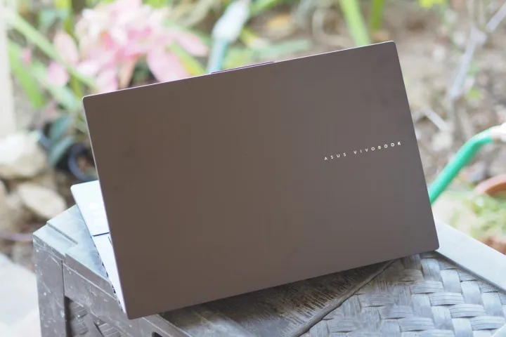 ASUS Vivobook Pro 15 2025 rear view showing lid and logo.