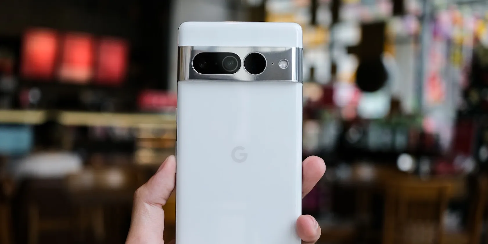 Google Pixel 7 Pro in hand