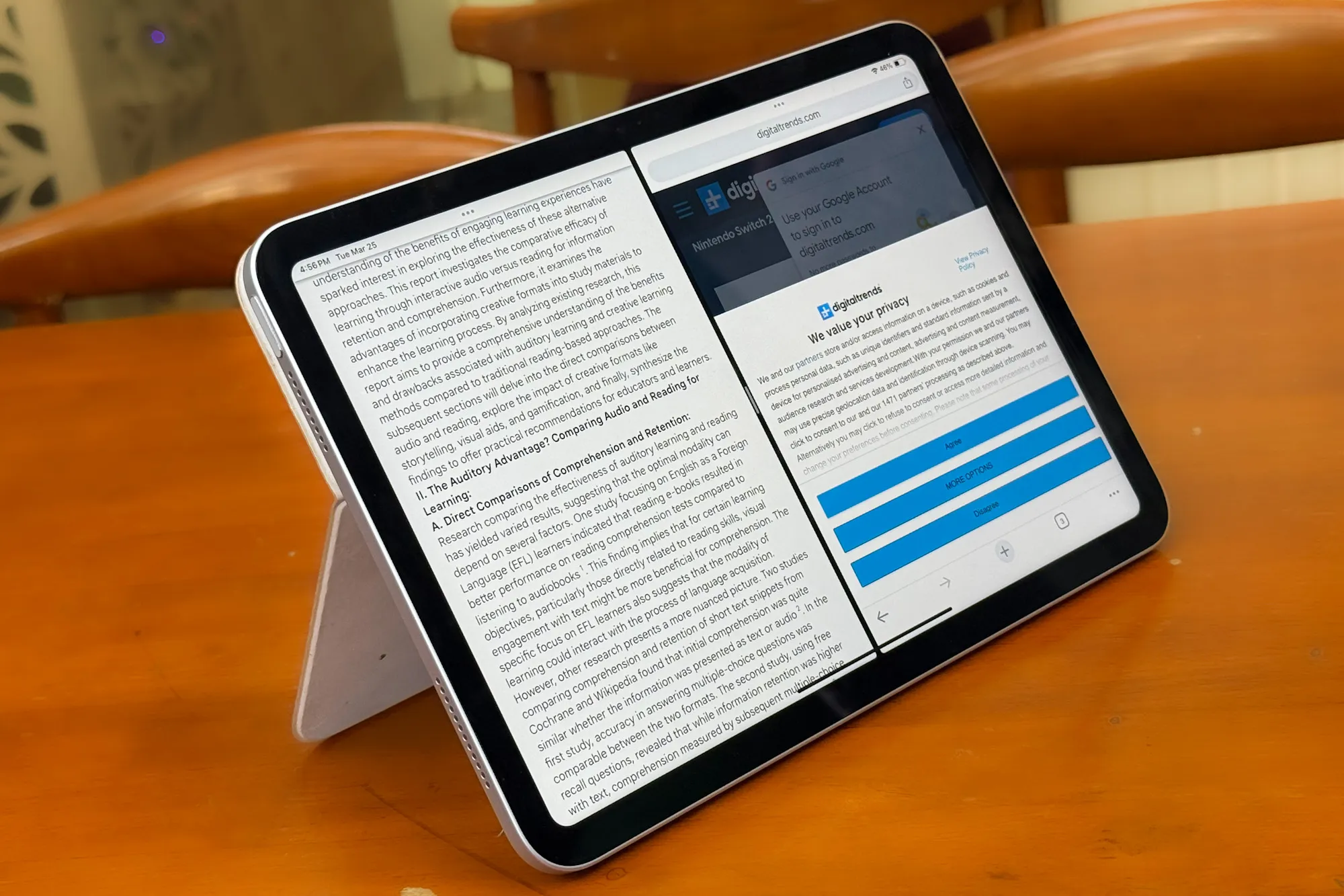 Split-screen multitasking on the 11th Gen iPad.