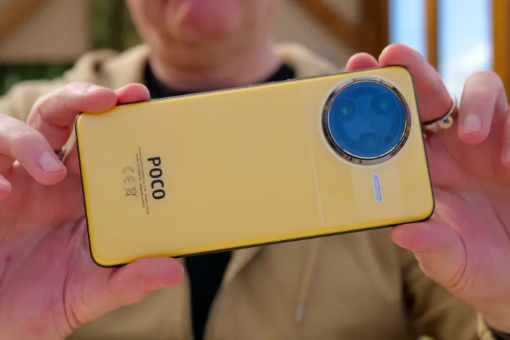 A person holding the Poco F7 Ultra.