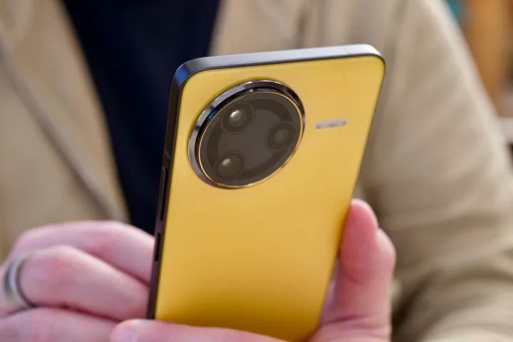 A person holding the Poco F7 Ultra.