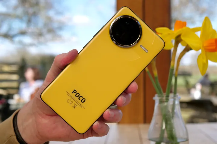 A person holding the Poco F7 Ultra.