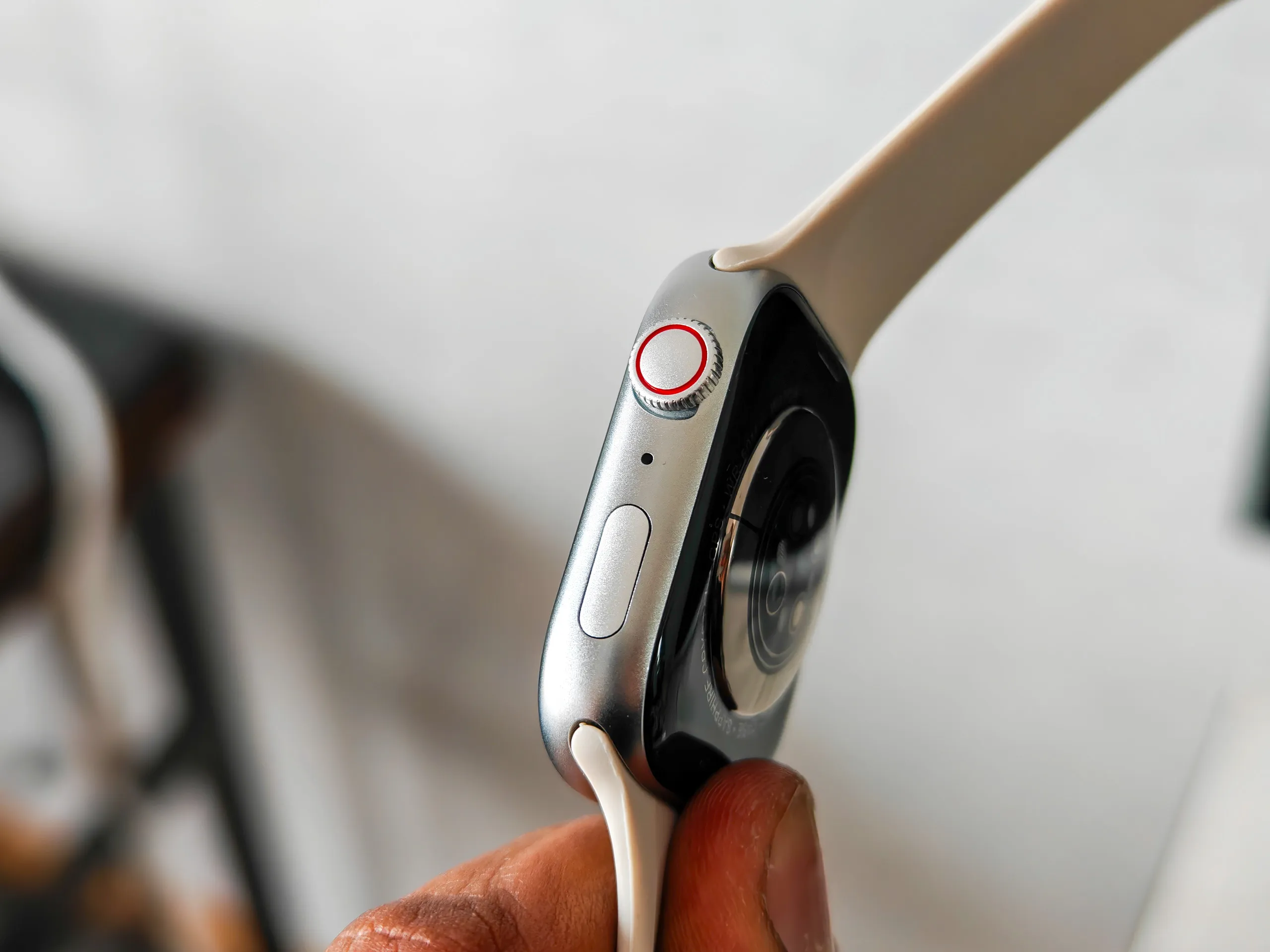 التاج الرقمي على منتج مقلد لساعة Apple Watch Series 10