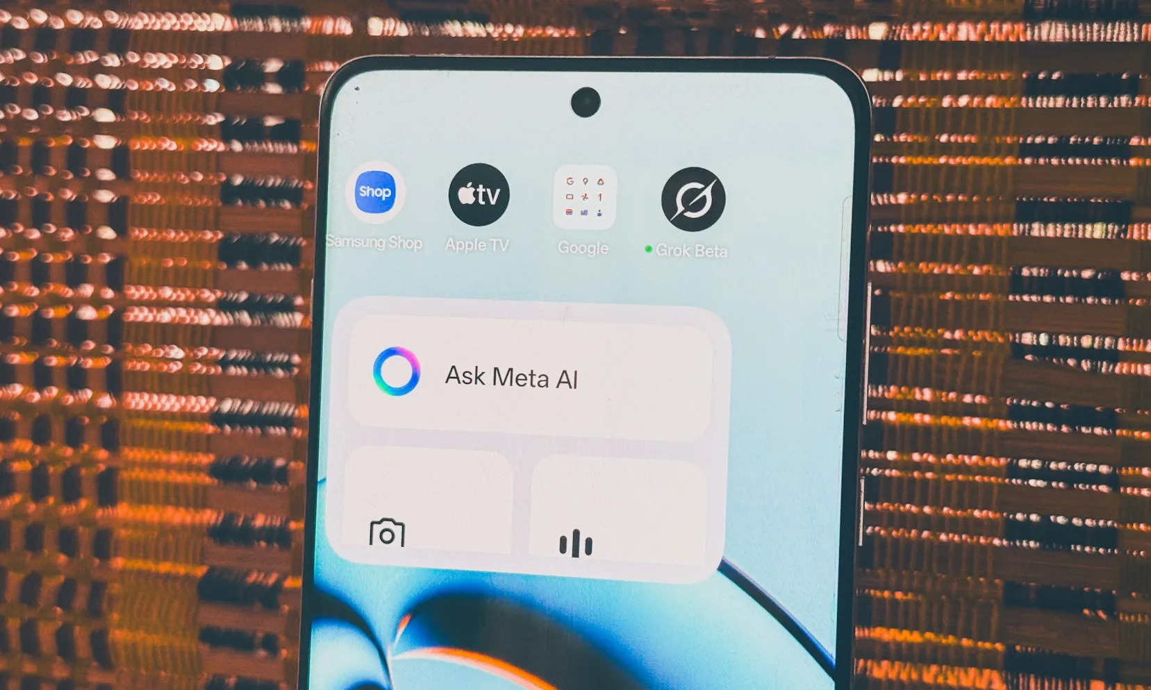 Meta AI WhatsApp widget.