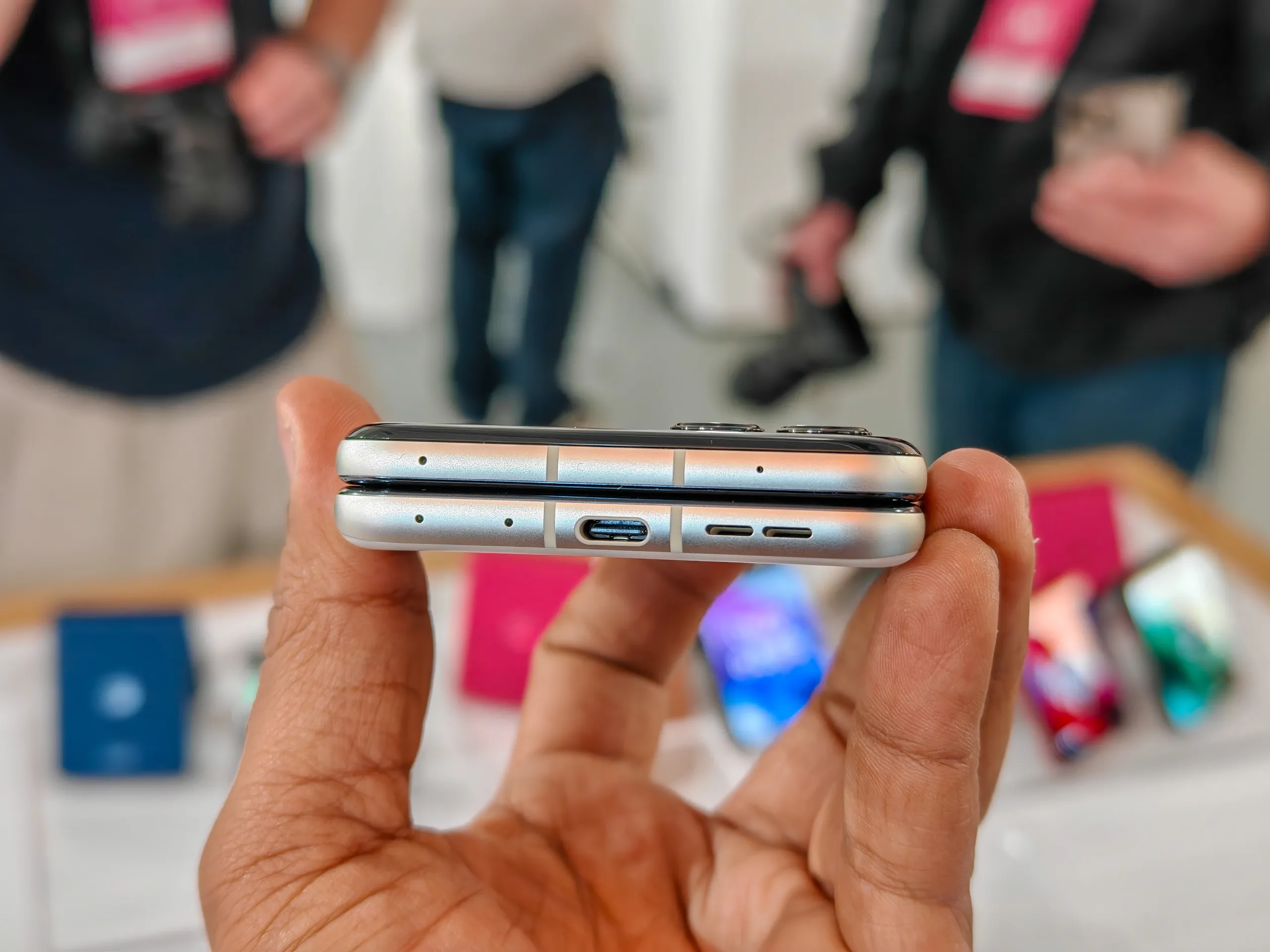 Moto Razr 2025 in Pantone Lightest Sky (white)