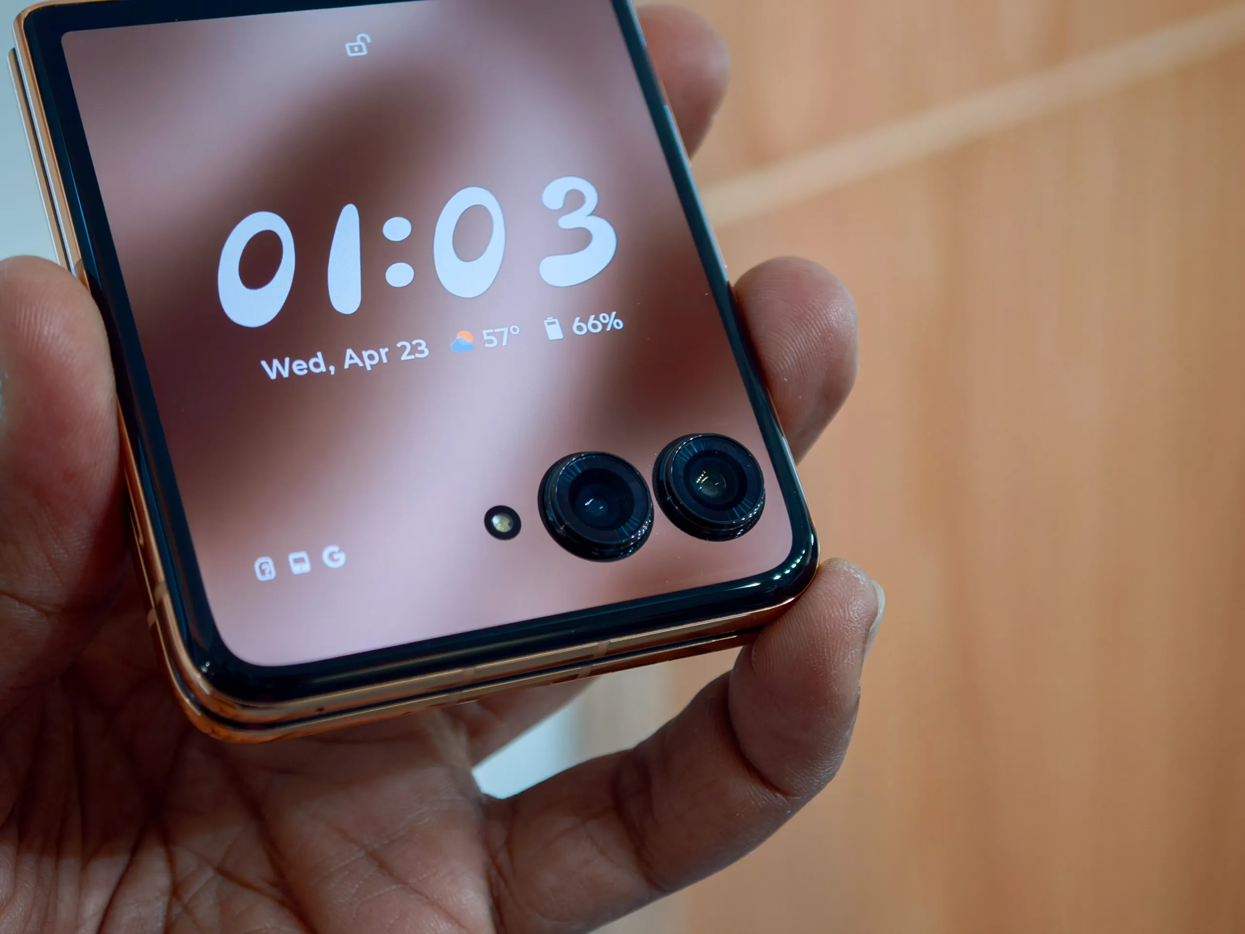 Moto Razr Plus 2025 in Mocha Mousse