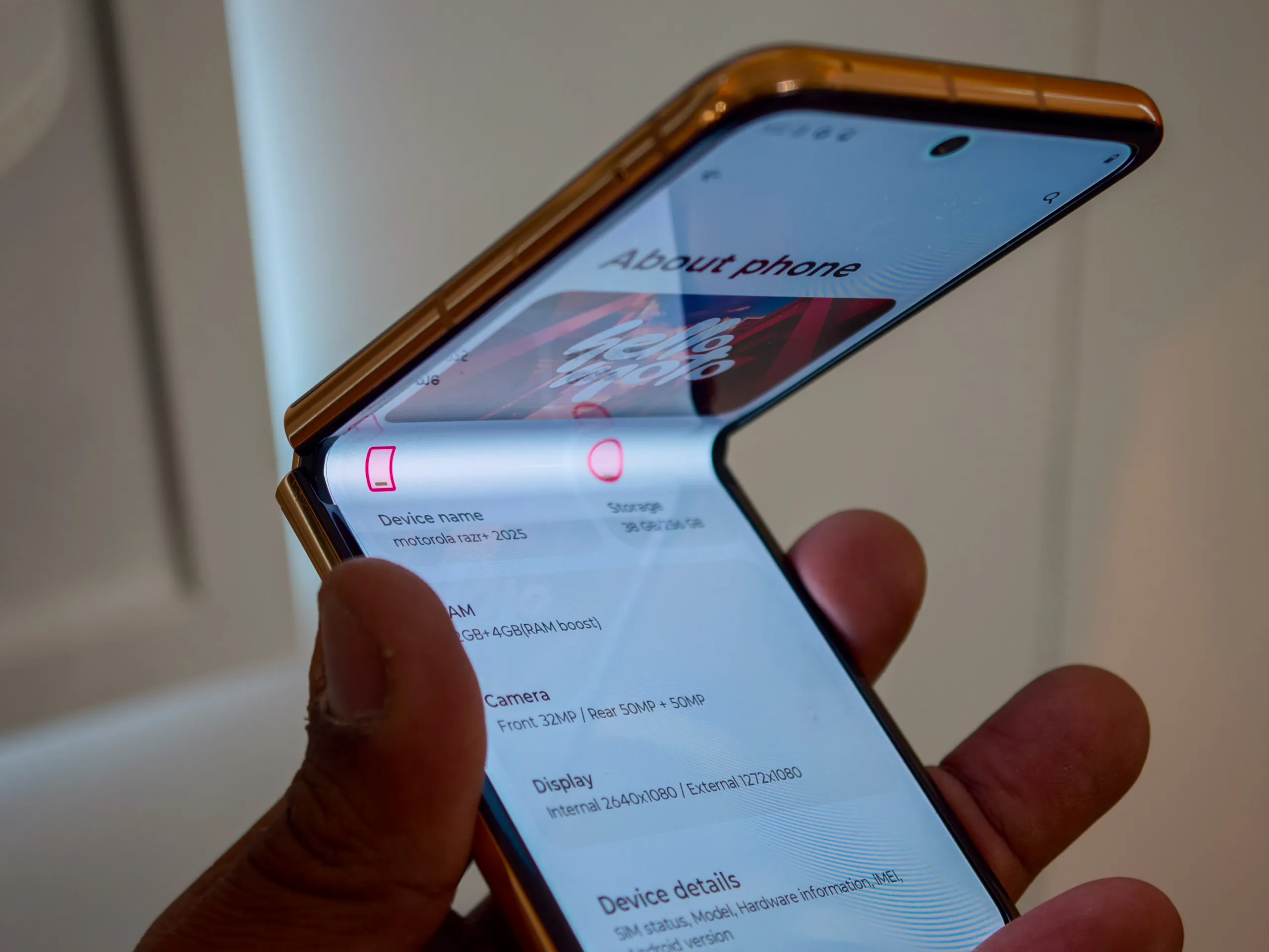 Moto Razr Plus 2025 in Mocha Mousse