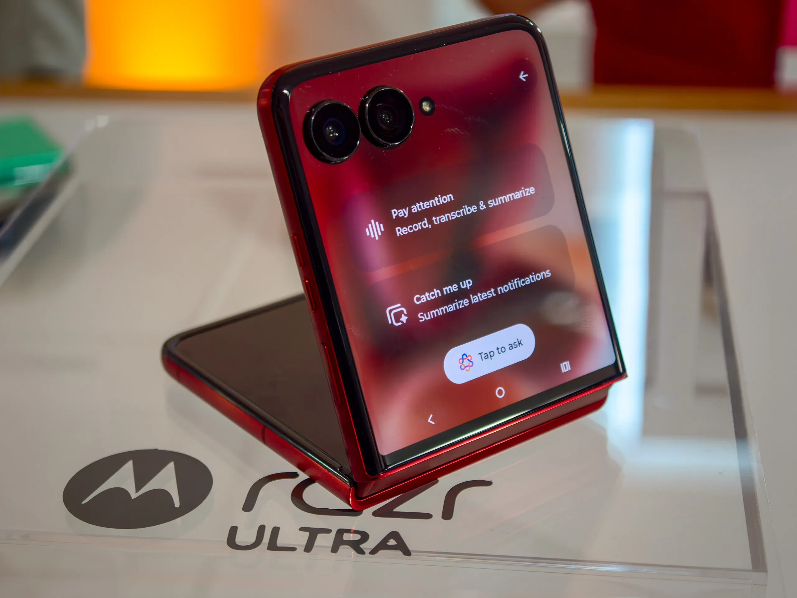 Moto Razr Ultra 2025 in Rio Red