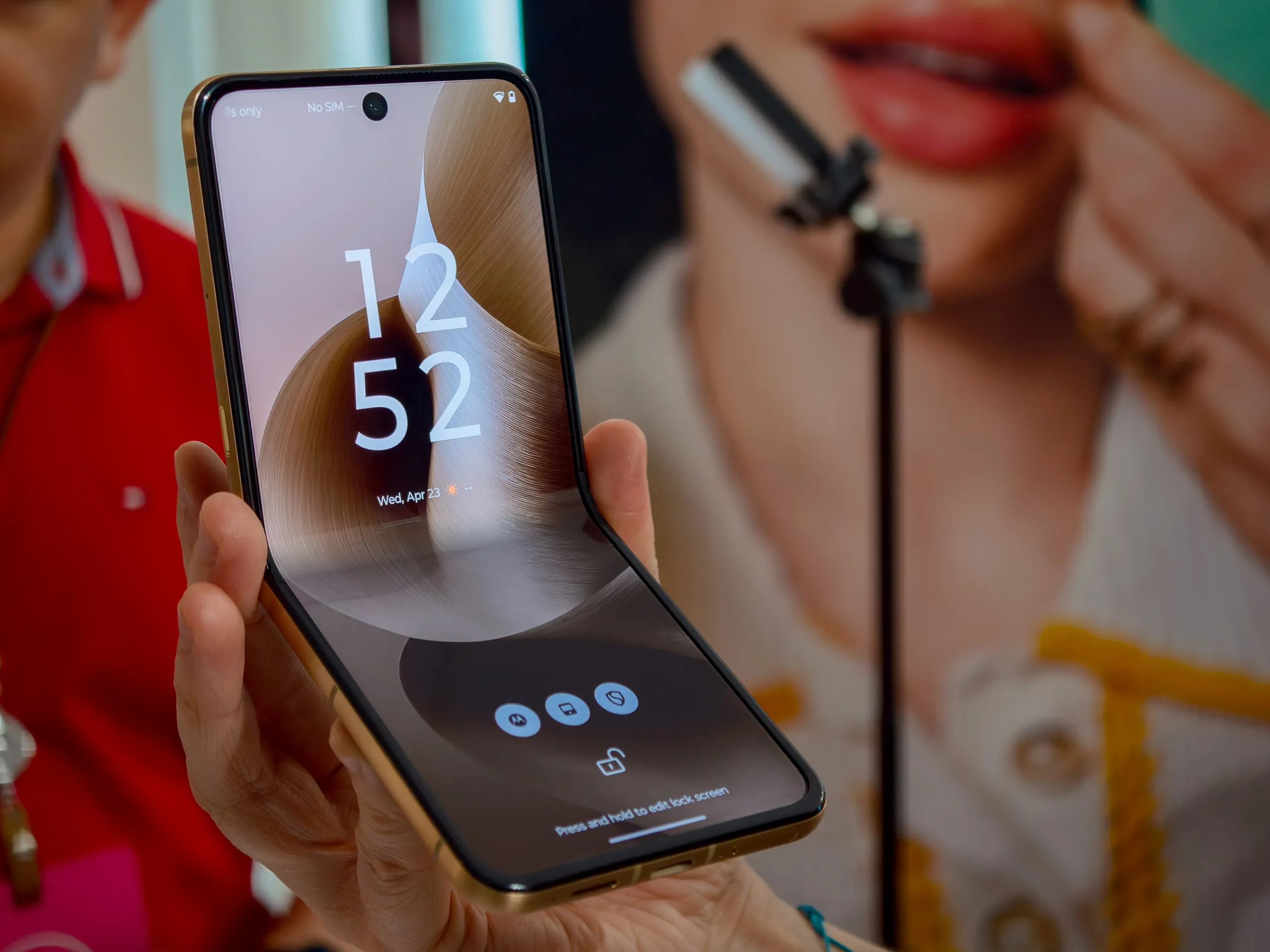 Moto Razr Ultra 2025 Pantone Mountain Trail with FSC-certified wood finish