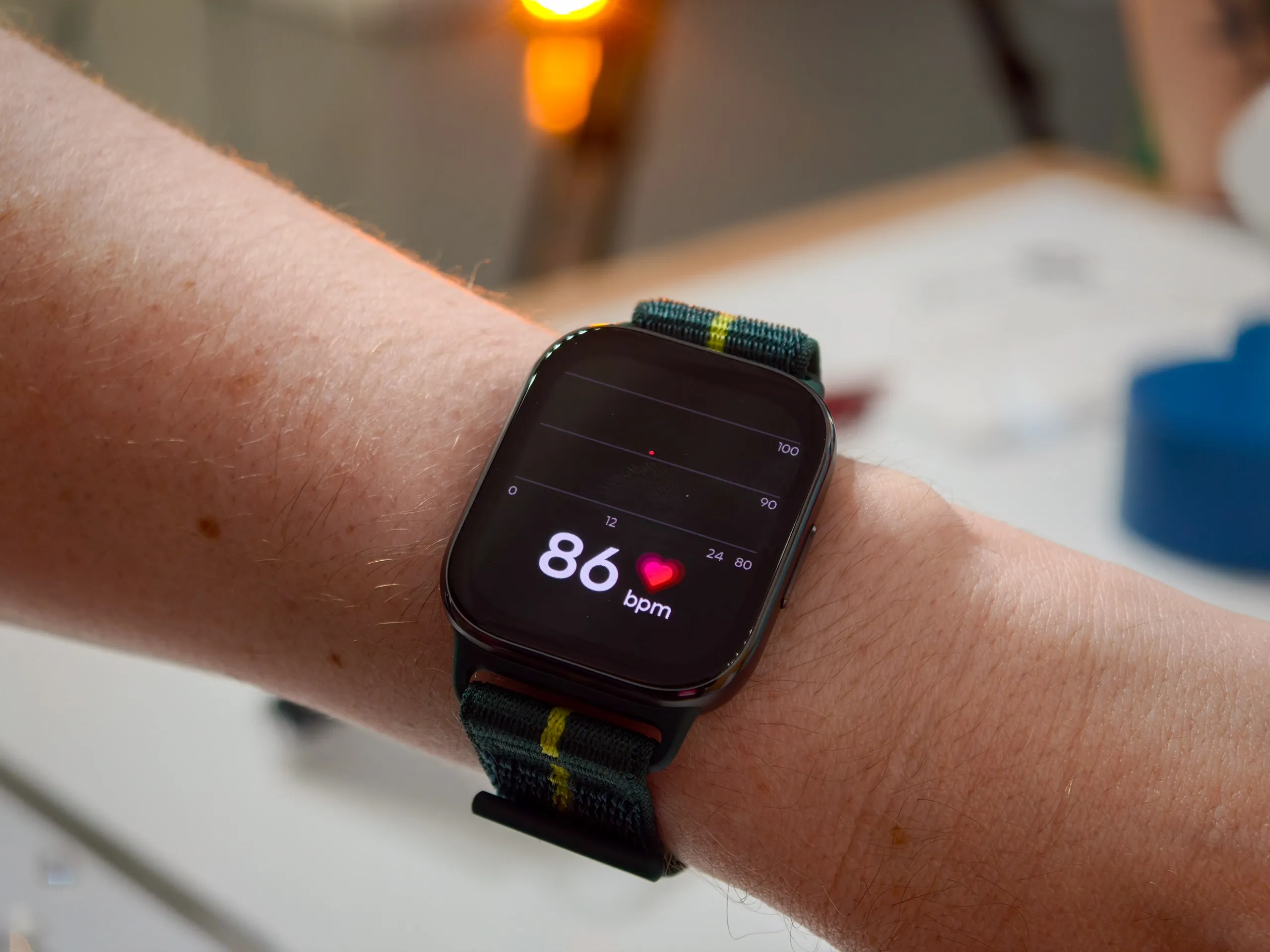 مراقبة معدل ضربات القلب في Moto Watch Fit 2025 الجديدة