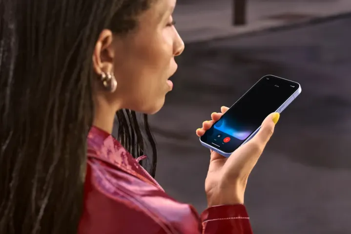 Gemini Live يعمل على Google Pixel 9a.