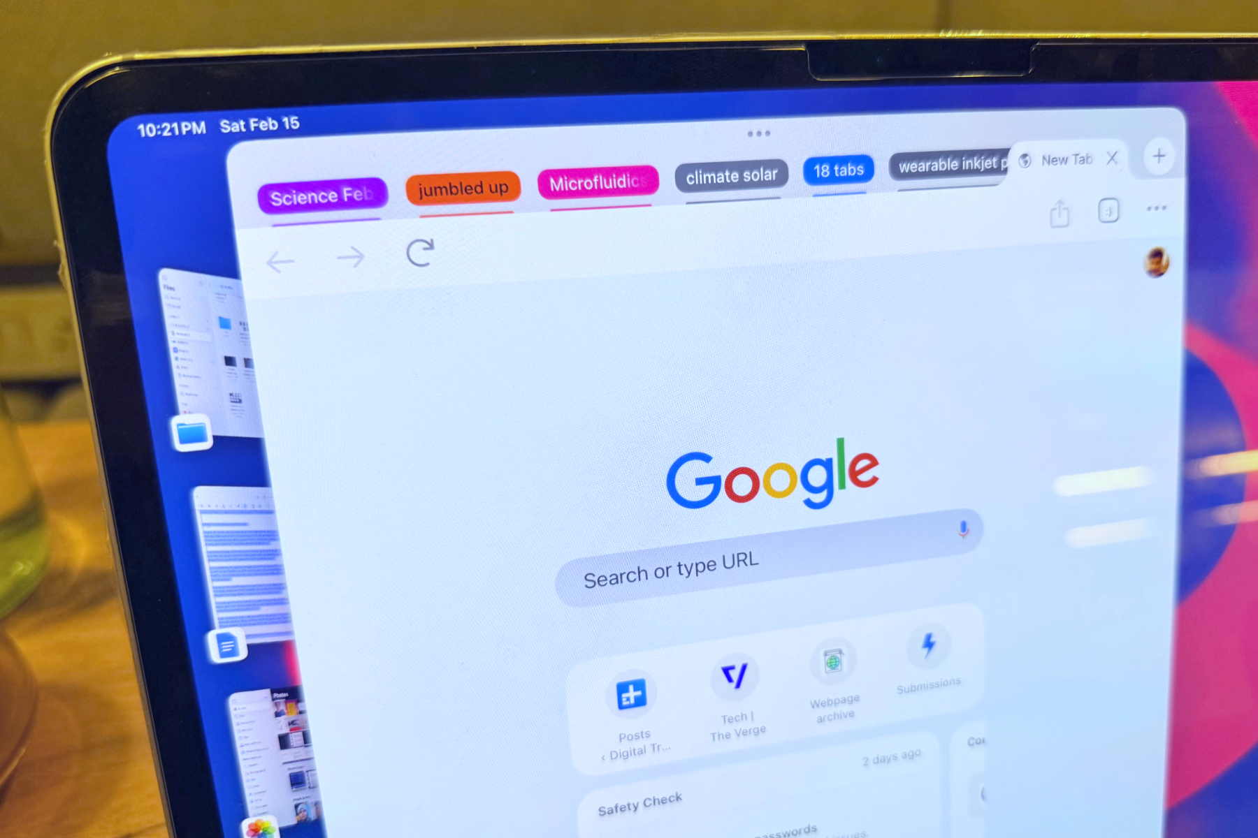 عرض لمجموعات علامات التبويب المتزامنة التي تظهر على جهاز iPad.