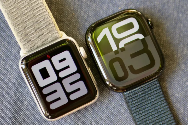 The Apple Watch Series 10 and the Apple Watch Series 3, seen from the front.