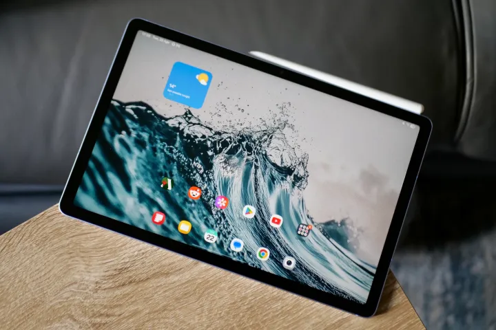 شاشة Samsung Galaxy Tab S10 FE.