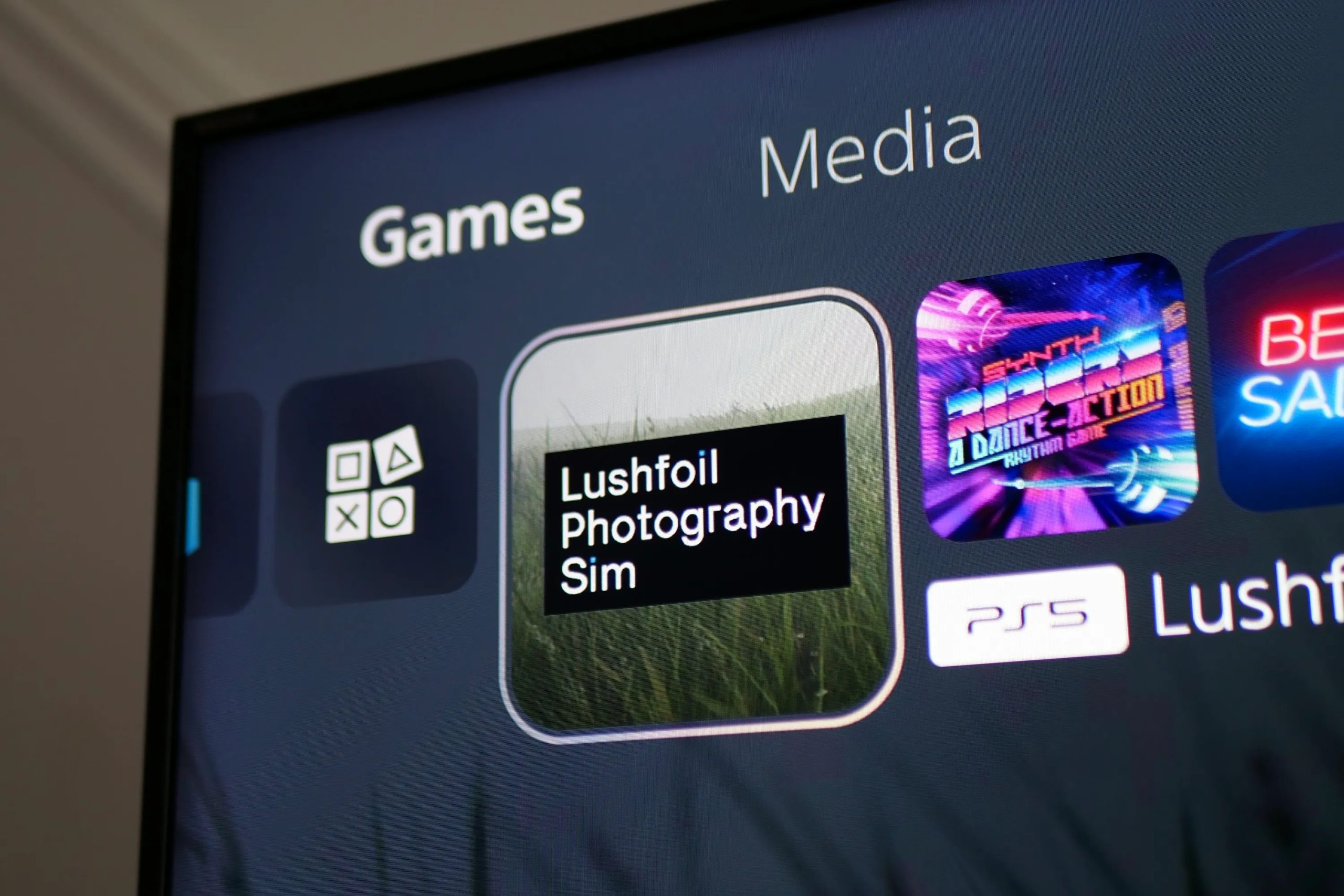 The icon for the Lushfoil Photography Sim game on PS5.
