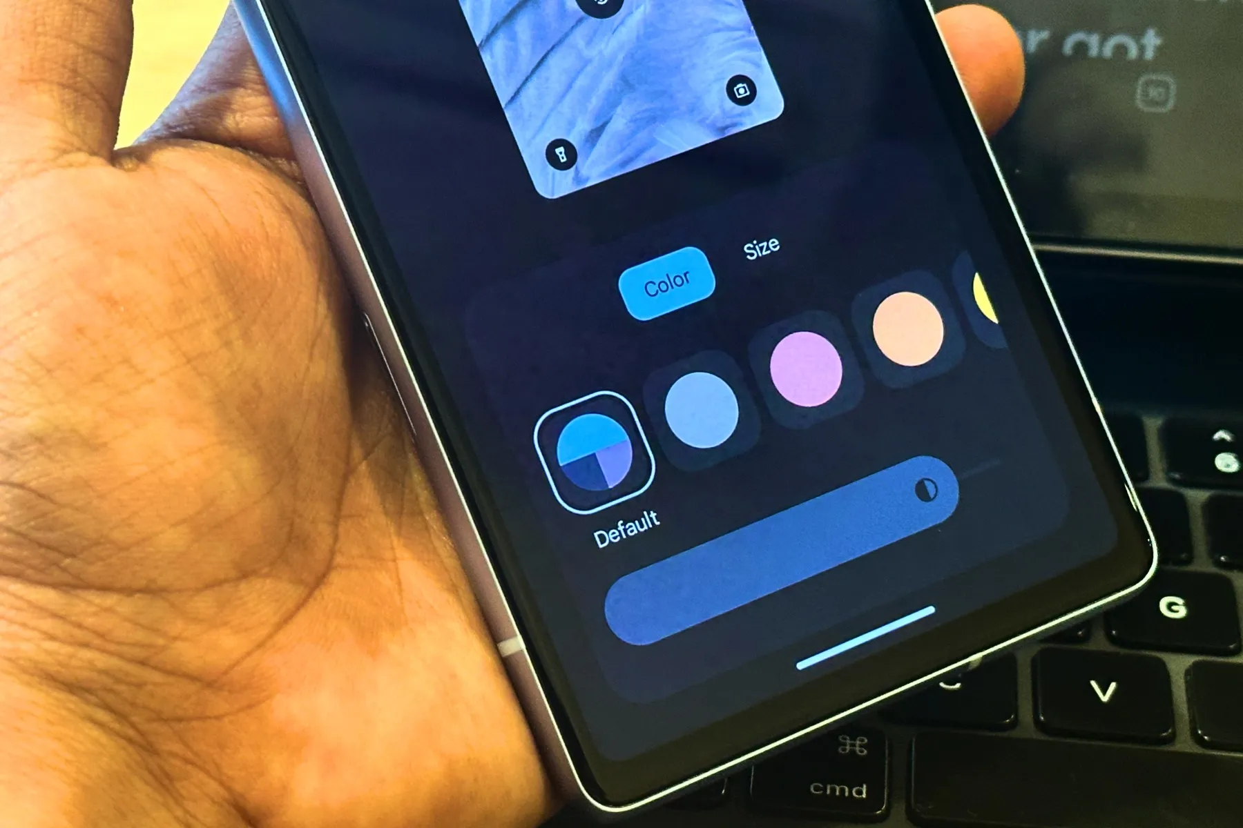 تخصيص الألوان وحجم الأيقونات في Android 14.