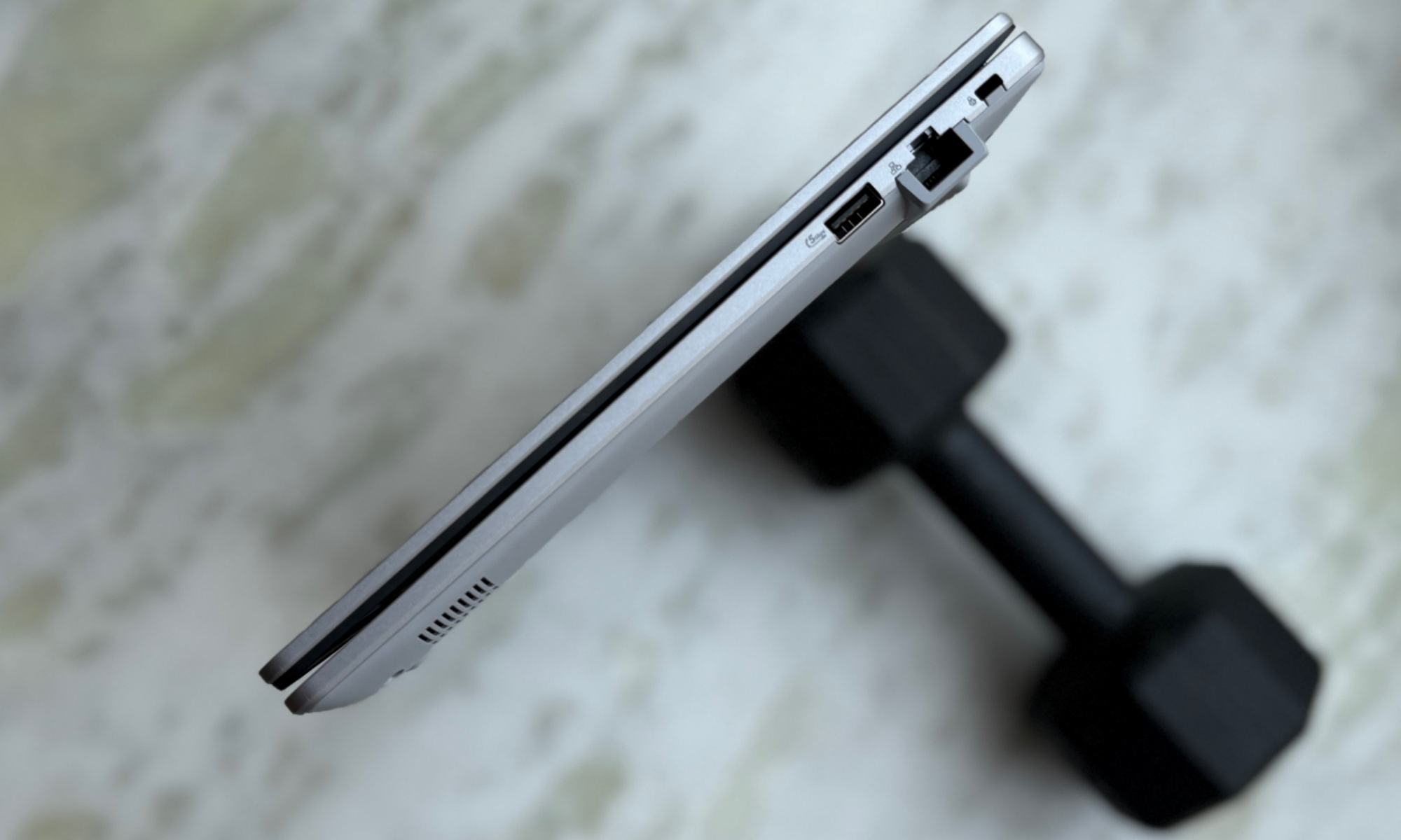 Ports on the right edge of the Asus ExpertBook P1.