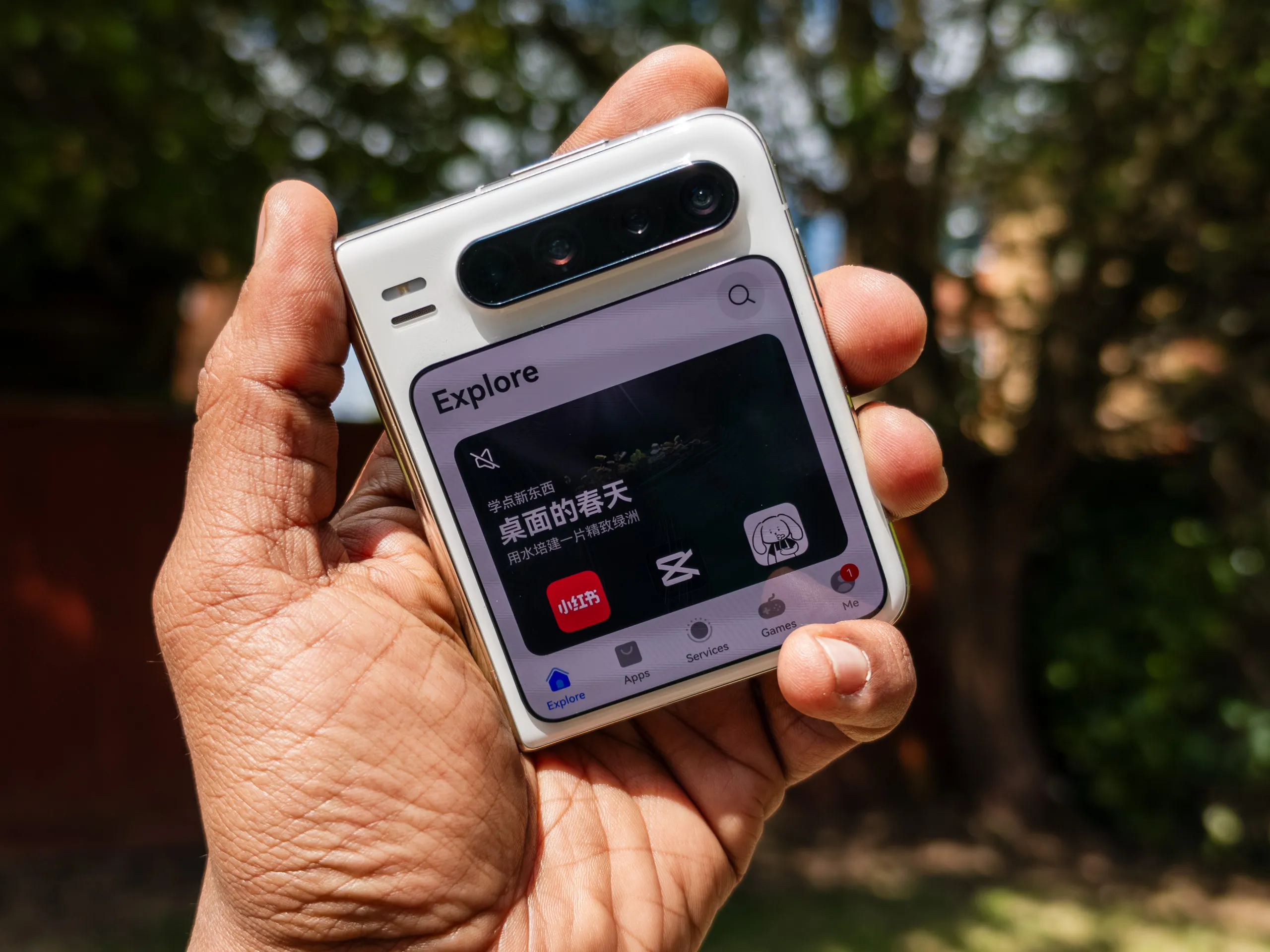 App Gallery on the Cover Display on the Huawei Pura X running HarmonyOS Next