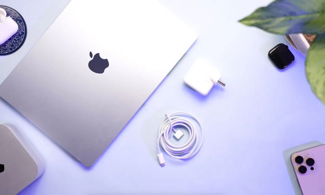 MacBook Air M4 Adapter and Cable