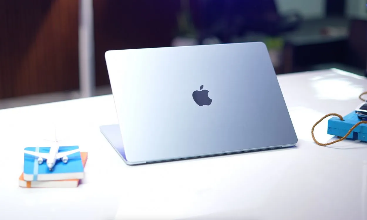 MacBook Air M4 Sky Blue