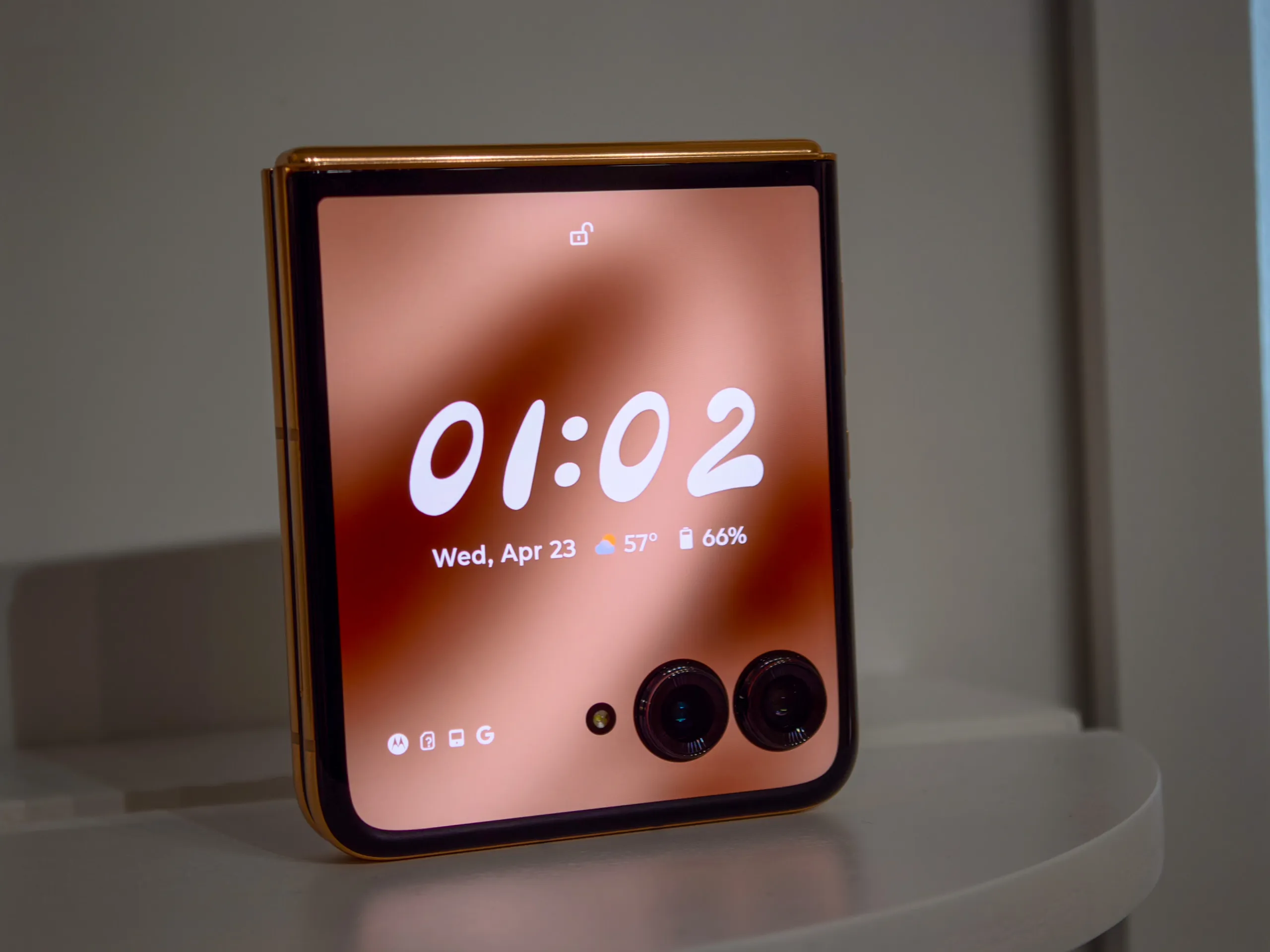 Moto Razr Plus 2025 in Mocha Mousse