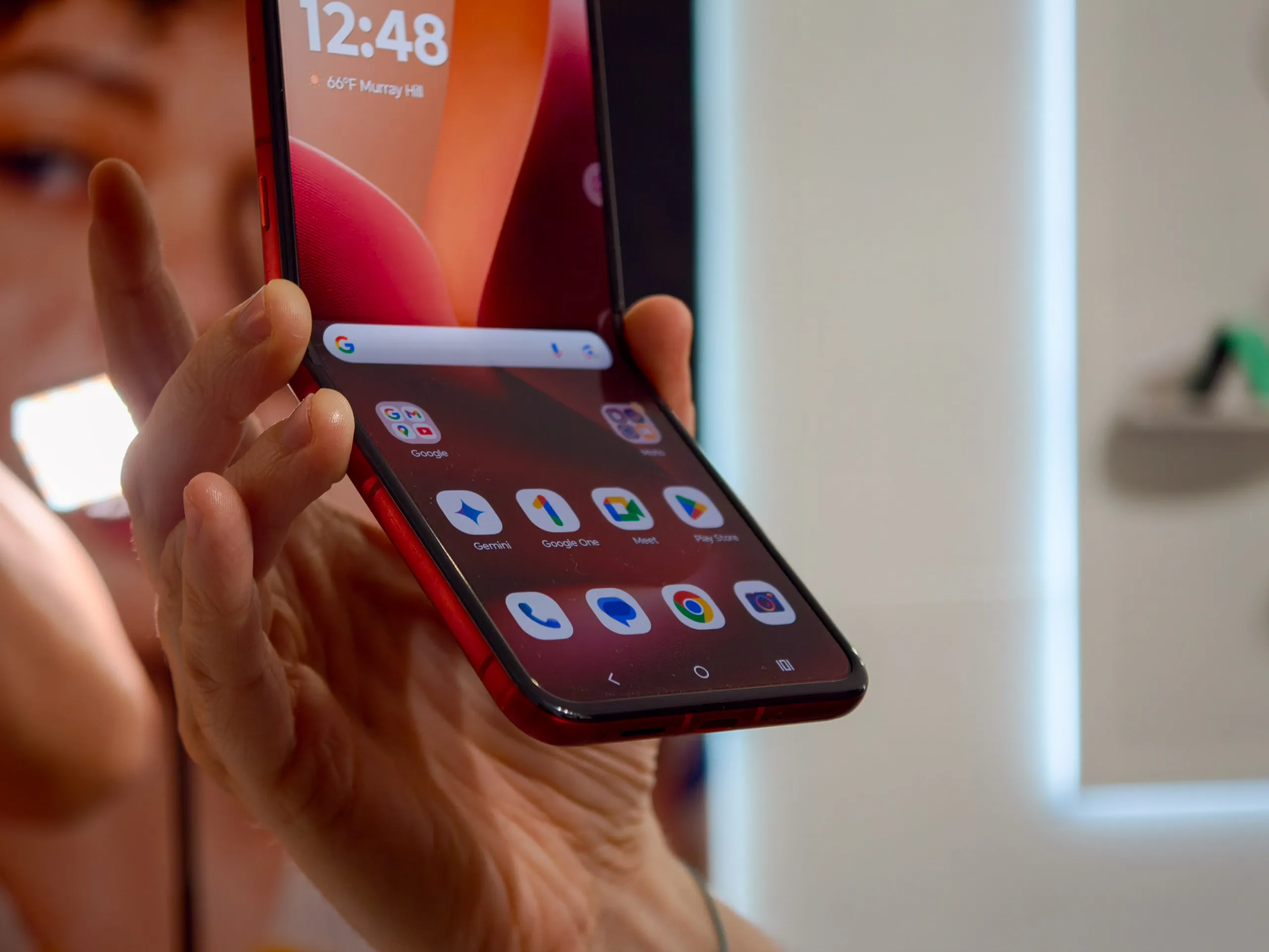 Moto Razr Ultra 2025 in Rio Red