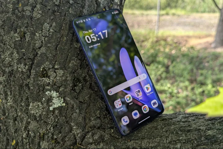 Moto G Stylus 2025 display outside