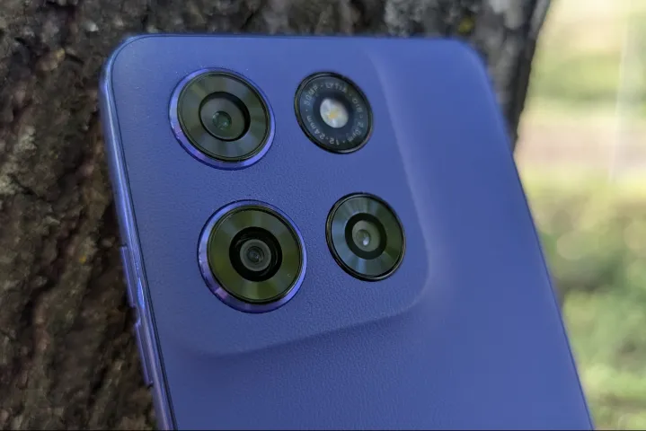 لقطة مقربة لكاميرات Moto G Stylus 2025 الخلفية