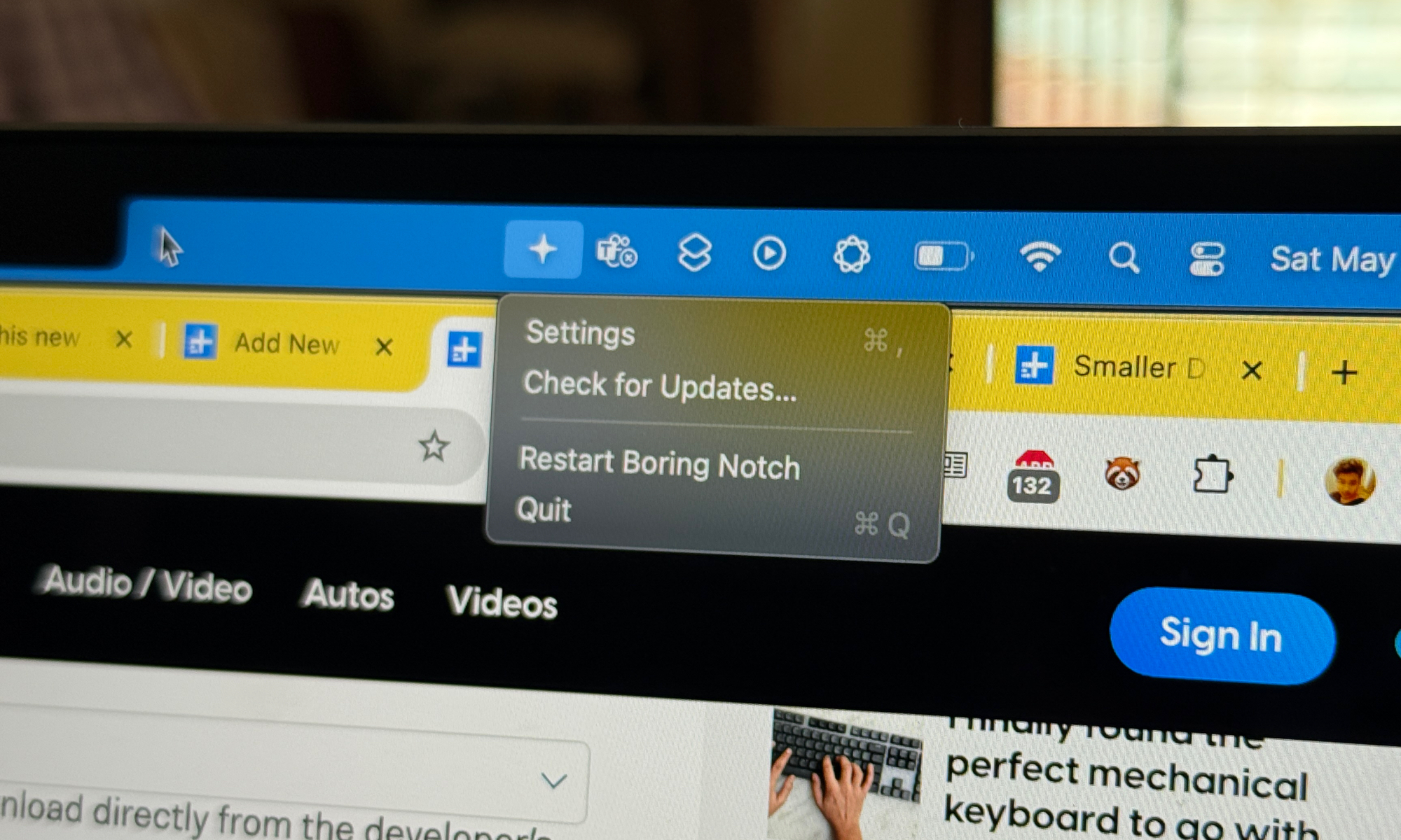 Controls for Boring Notch app in the menu bar on Mac.