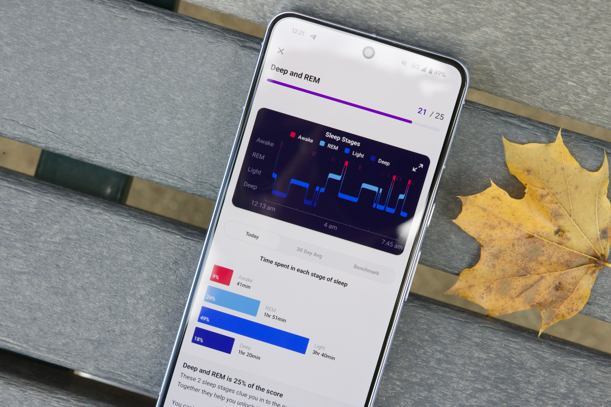 تطبيق Fitbit على هاتف Android، يعرض معلومات تتبع النوم.