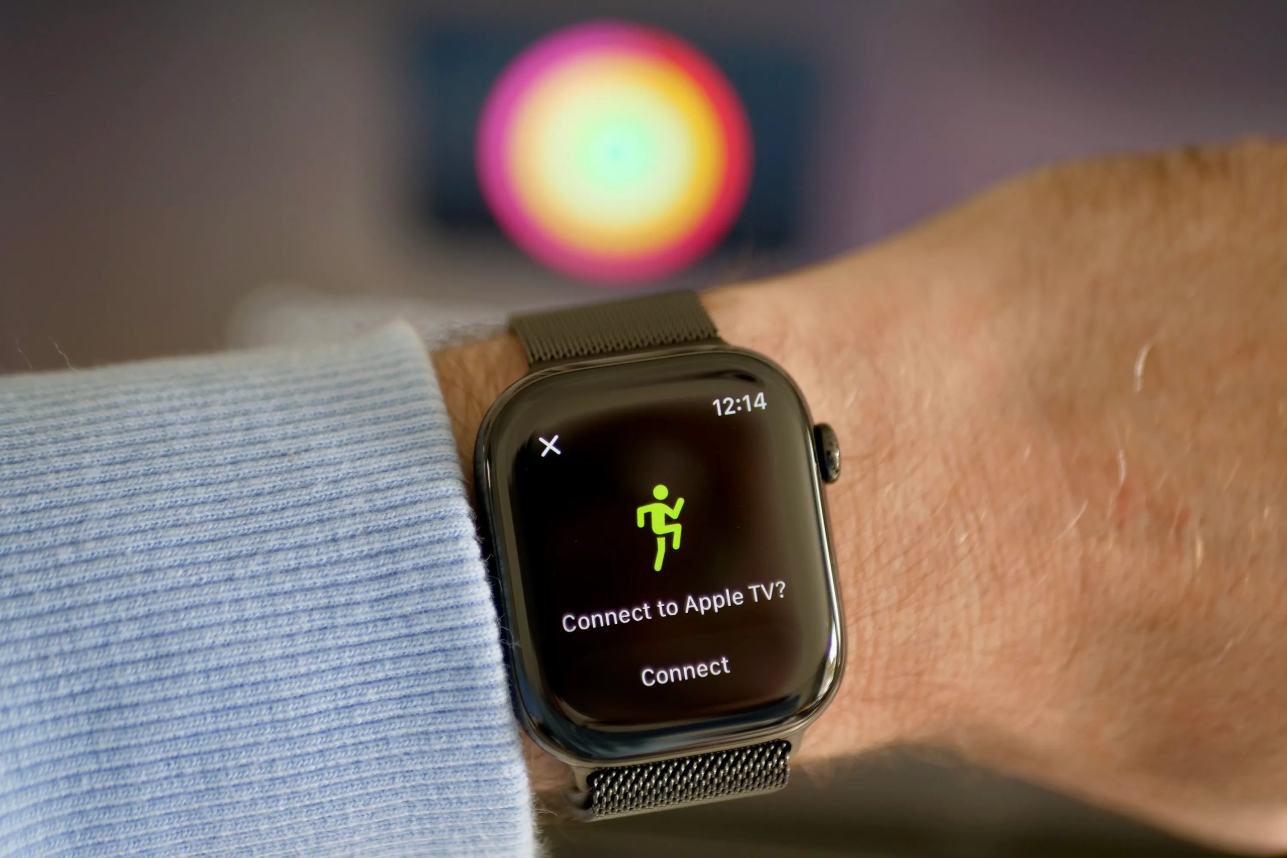 ساعة Apple Watch Series 10 تتصل بـ Apple Fitness+.