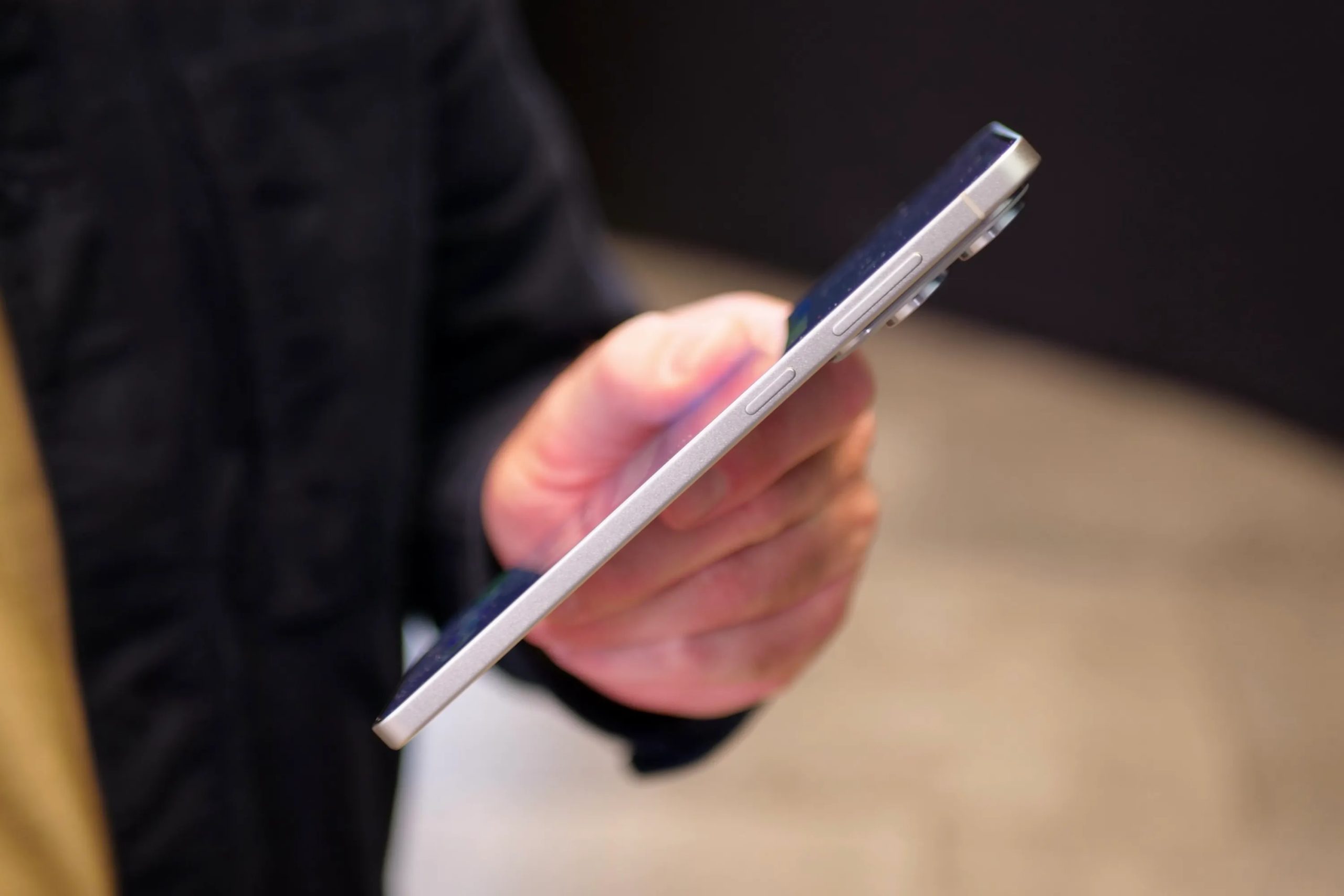 A person holding the Samsung Galaxy S25 Edge.