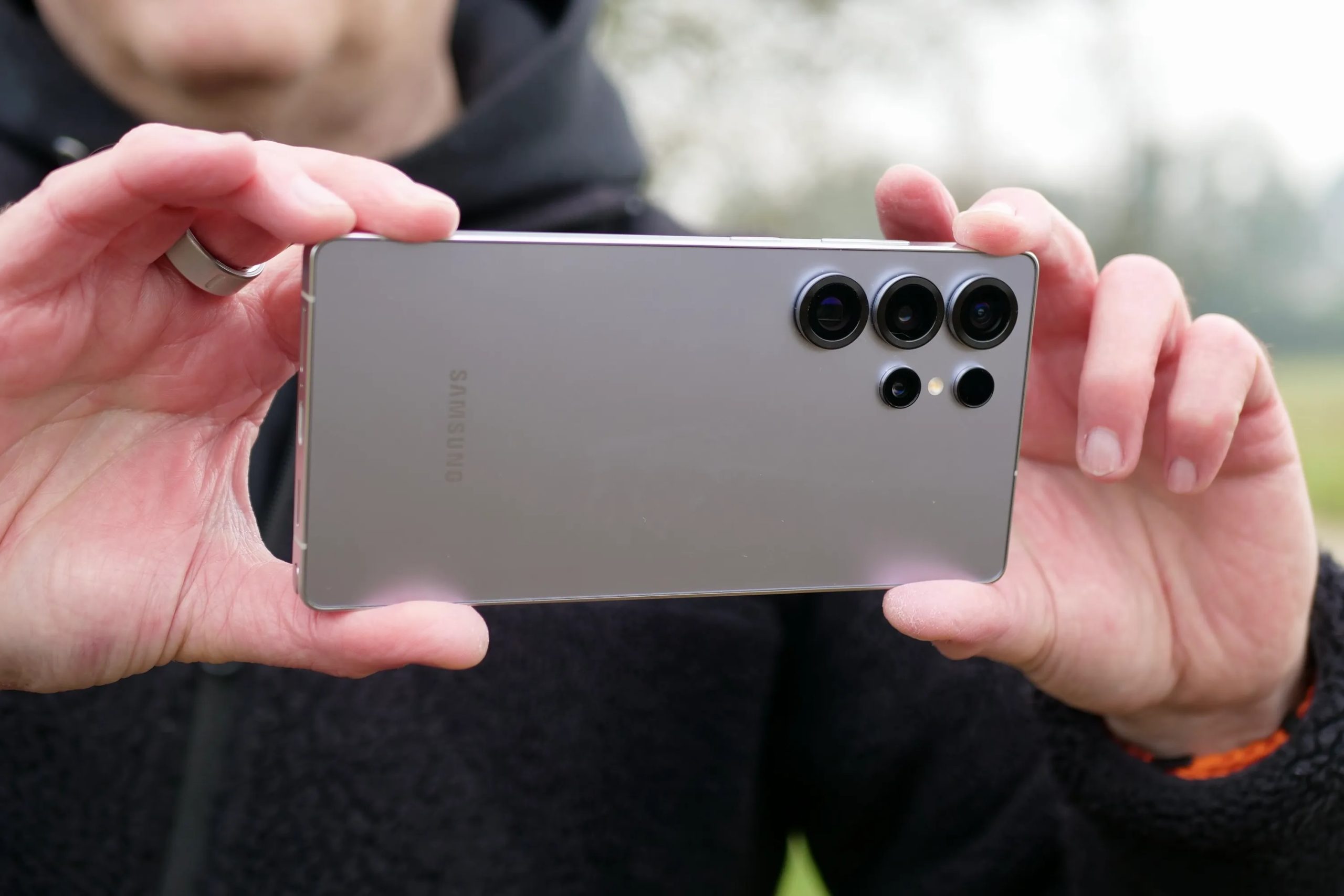 هاتف Samsung Galaxy S25 Ultra.