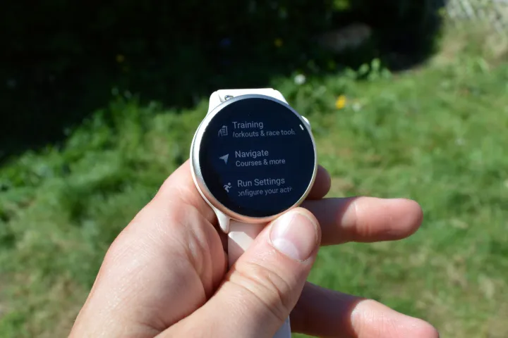 تغيير إعدادات الجري في Garmin Vivoactive 6.