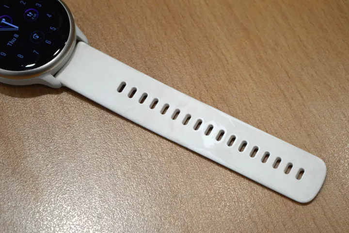 The Garmin Vivoactive 6's dirty strap.