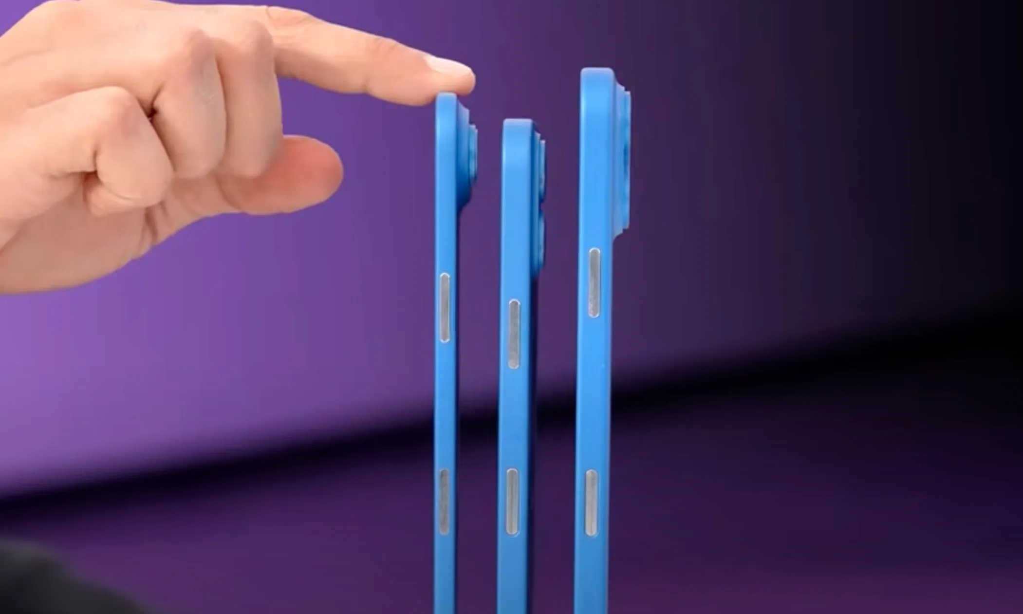 iPhone 17 Air dummy hands on