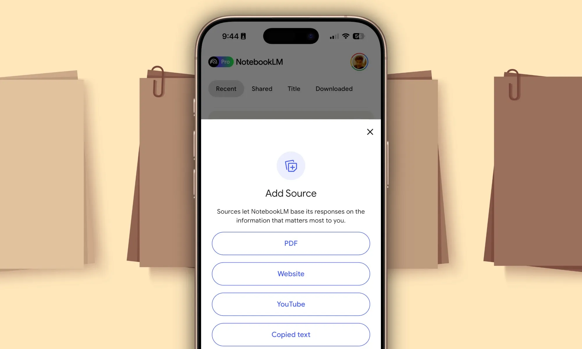 إضافة مصدر في تطبيق NotebookLM على iPhone 16 Pro.