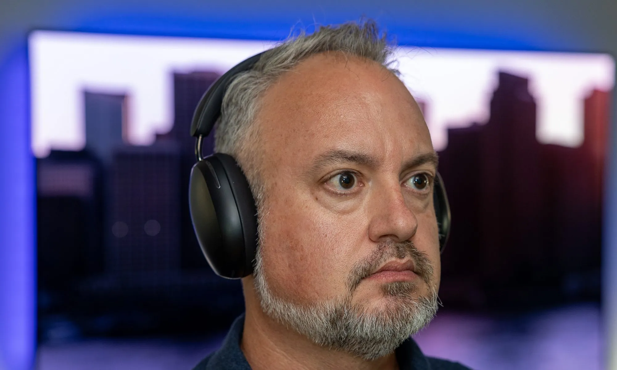Phil Nickinson wearing the Sonos Ace headphones.